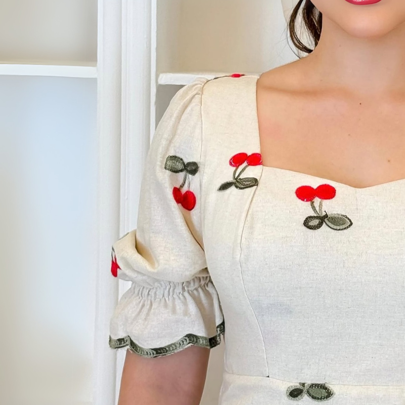 Vestido de Linho Bordado Cerejas Charlote
