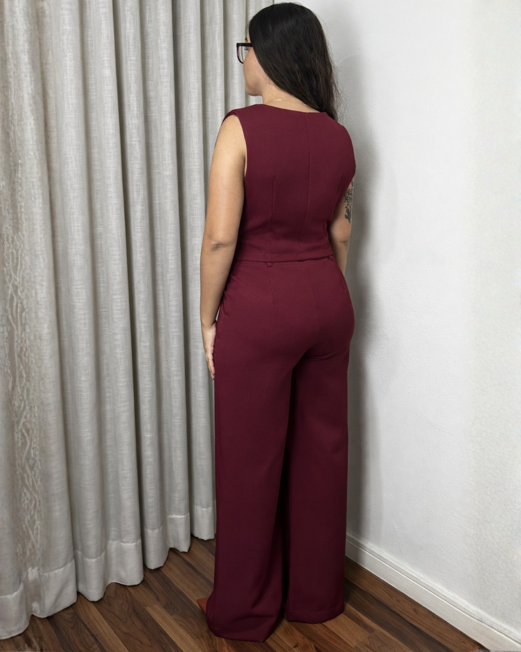 Conjunto Alfaiataria Colete Curto e Calça Wide Leg Bordô Isabel