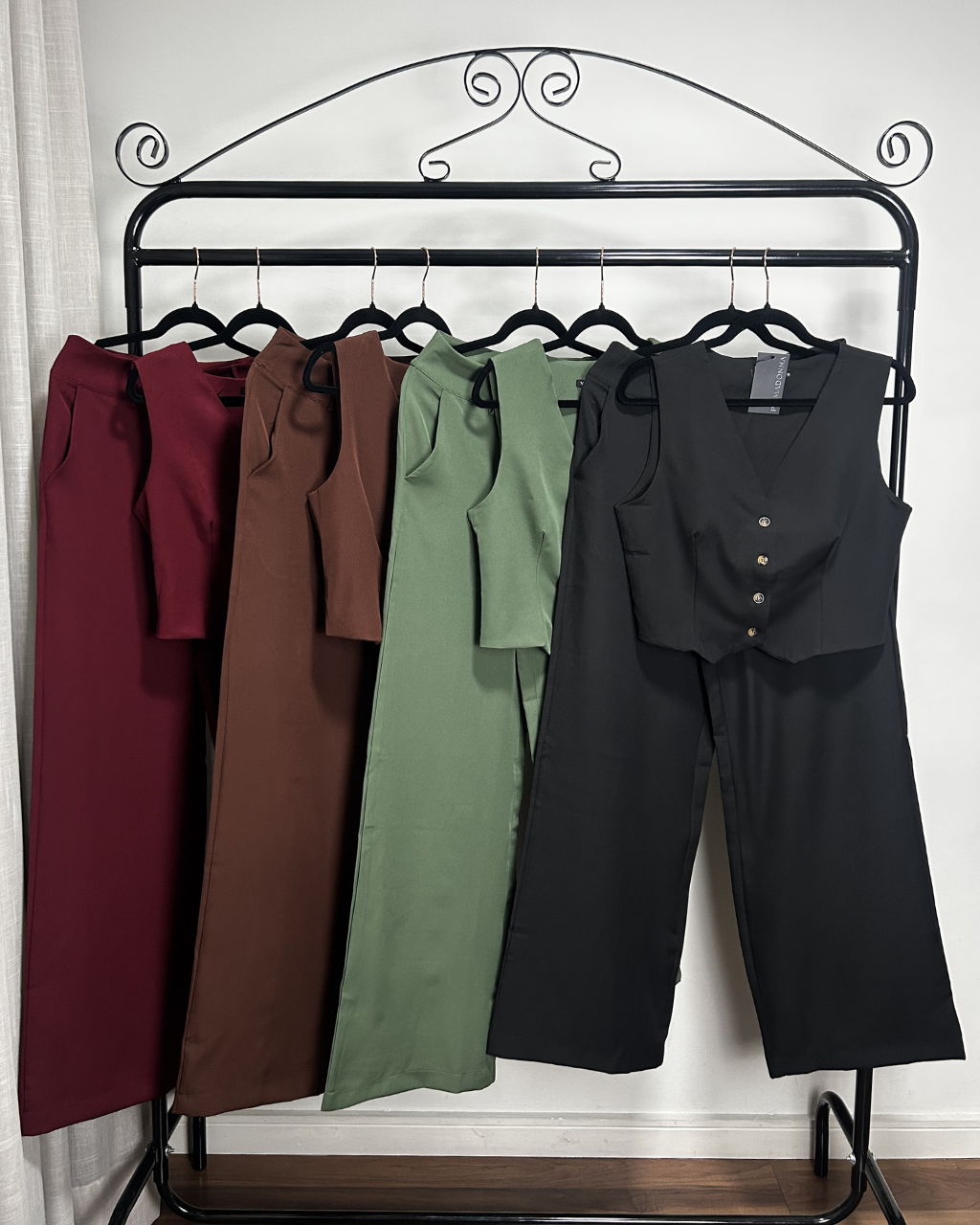Conjunto Alfaiataria Colete Curto e Calça Wide Leg Bordô Isabel