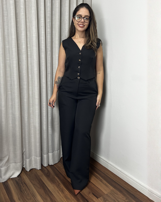Conjunto de alfaiataria feminino com colete curto e calça wide leg modelo Isabel elegante preto