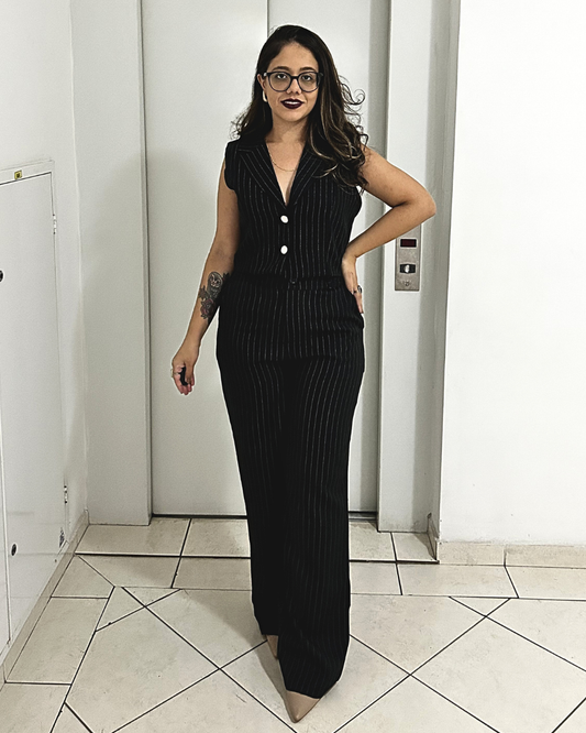 Conjunto feminino com calça wide leg risca de giz