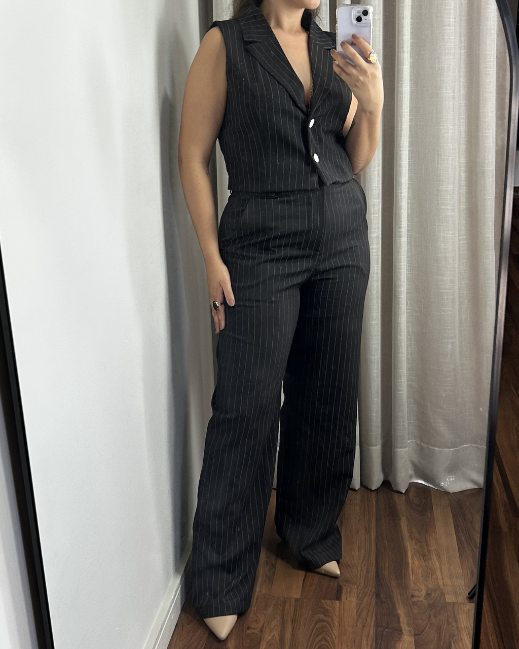 Look elegante com conjunto feminino alfaiataria