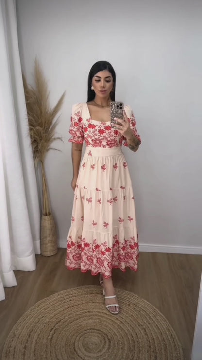 Vestido Flor da Serra Vermelho Bordado