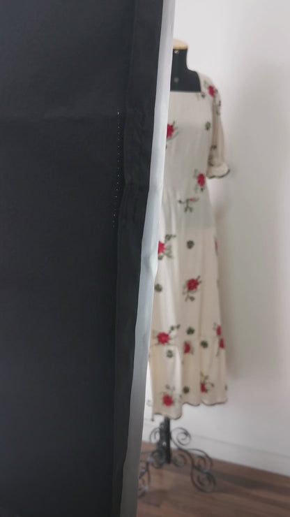 Vestido Midi em Linho Bordado Katy