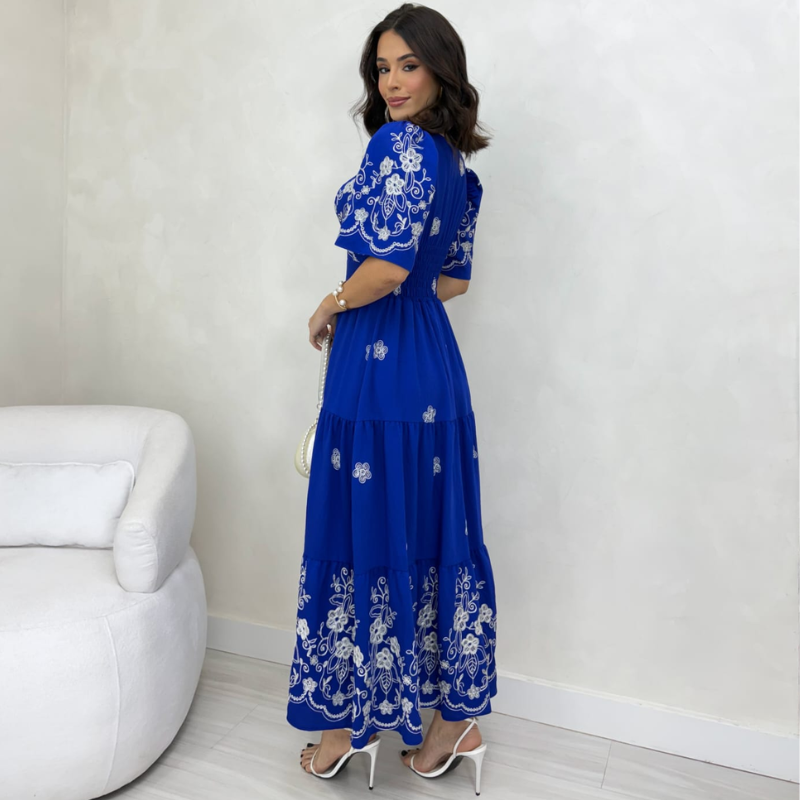 Vestido azul royal com elástico nas costas para melhor ajuste