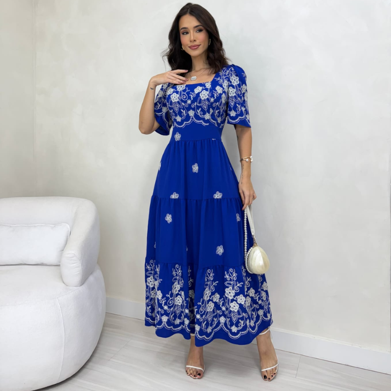 Vestido midi com forro e tecido leve em algodão e poliéster azul royal